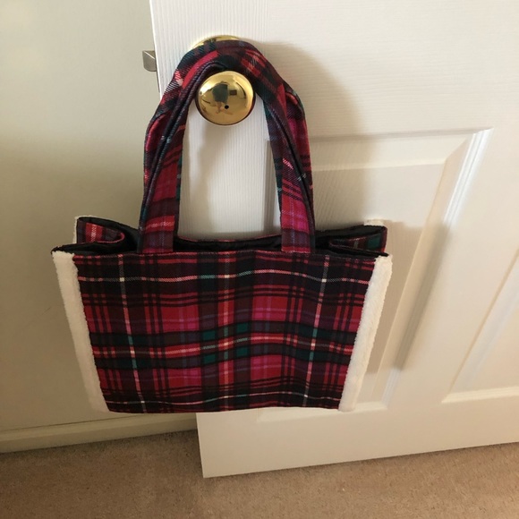 NWT Victoria’s Secret - Tartan Plaid Christmas Tote with Sherpa Lining. - Picture 3 of 5
